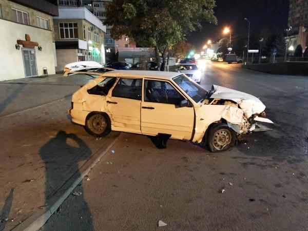 В Пятигорске «четырнадцатая» на полном ходу врезалась в бетонное ограждение
